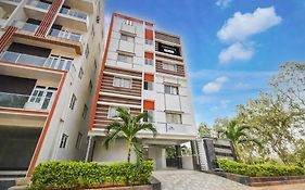 Super Townhouse Financial District Gachibowli Formerly Srinika Inn